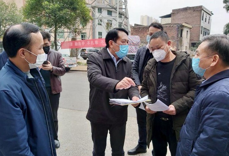 康月林暗访居民小区疫情排查防控工作(图2) 康月林暗访居民小区疫情排查防控工作(图2)
